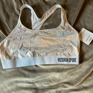 Victoria’s Secret sport bra. Size extra large. NWT